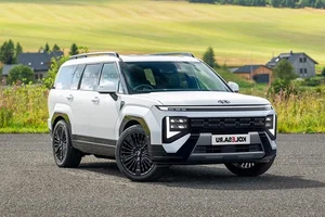 2027 Hyundai SantaFe Preview: Sleek Design Overhaul and Next-Gen Tech Upgrades for the Popular Family SUV-3