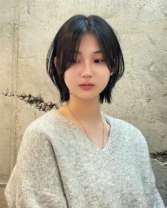 Japanese Bob Hairstyle Stylish & Charming Look of a Modern Beauty-14