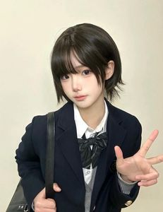 Japanese Bob Hairstyle Stylish & Charming Look of a Modern Beauty-3