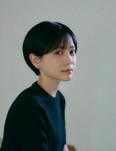 Japanese Bob Hairstyle Stylish & Charming Look of a Modern Beauty-4