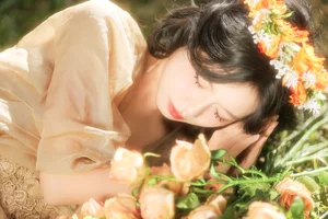 Elegant Portrait Photography Collection: YiTuYu Art Language Vol.9338 featuring Model Xiao Zi – Artistic Light and Shadow Study for Visual Inspiration-2