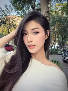 Dang Thu Huyen: Former Volleyball Beauty Queen Flaunts Flawless Beauty in Off-Shoulder Top-2