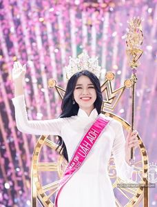 View Do Thi Ha: Miss Vietnam's Beauty Elevates, Exuding Elegant Charm-5