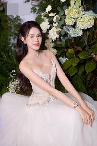 View Do Thi Ha: Miss Vietnam's Beauty Elevates, Exuding Elegant Charm-10