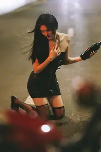 YiTuYu Vol.8799: Yi Ming's Edgy Charm with a Sports Motorcycle-6