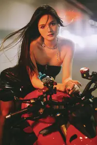 YiTuYu Vol.8799: Yi Ming's Edgy Charm with a Sports Motorcycle-8