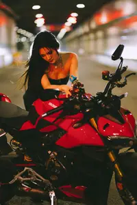 YiTuYu Vol.8799: Yi Ming's Edgy Charm with a Sports Motorcycle-10