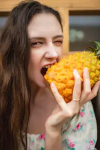 YiTuYu Vol.8812: She Mi Tuo Wa – Russian Model's Graceful Presence at Mio Studio-3