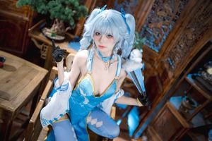 Coser Jiu Qi Miao as Cui Que Mei: Alluring Blue Fantasy Cosplay Unveiled-15
