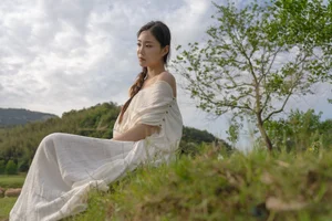 Elegant Portrait Photography: Art Language Vol.9327 Featuring Ya – Minimalist Aesthetic and Serene Lifestyle Inspiration for Modern Creatives-7