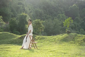 Elegant Portrait Photography: Art Language Vol.9327 Featuring Ya – Minimalist Aesthetic and Serene Lifestyle Inspiration for Modern Creatives-5