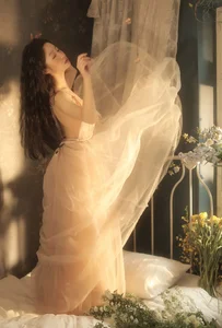 Ethereal Muse: Yao Pang Pang’s Dreamy Art Language-1