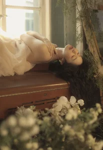 Ethereal Muse: Yao Pang Pang’s Dreamy Art Language-8