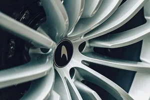 Stunning Orange McLaren GT Supercar: A Masterpiece of Luxury Performance and Bold Design for the Ultimate Grand Touring Experience-8