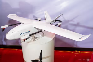 Experts and Guests Admire Made-in-Vietnam UAV at Technology Exhibition-6