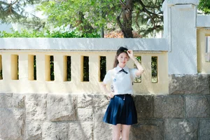 Artistic Portrait Photography: Elegant Side Profile Aesthetics in YiTuYu Art Language Vol.9333 featuring Model Ai Pai Ce Lian De Xiao Xiang-17