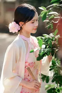 Vietnamese Ao Dai Charm: Traditional Beauty Embraced by Youthful Grace 1000024725-7