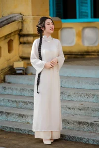 Elegant White Modern Ao Dai: A Timeless Vietnamese Tradition for Minimalist Street Style and Cultural Travel Inspiration-6
