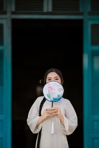 Elegant White Modern Ao Dai: A Timeless Vietnamese Tradition for Minimalist Street Style and Cultural Travel Inspiration-10