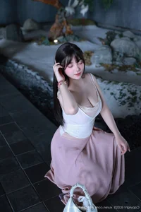 Elegant Portraiture Featuring Long Straight Black Hair: XiuRen No.10746 Soft Emotion Collection-2