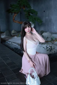 Elegant Portraiture Featuring Long Straight Black Hair: XiuRen No.10746 Soft Emotion Collection-3