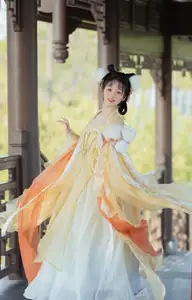 Enchanting Hanfu Elegance: Yi Zhi Nian Gao Jing shines in the artistic YiTuYu Vol.8661 photoshoot-7