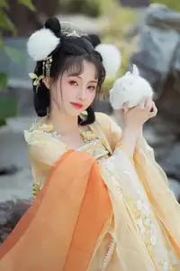 Enchanting Hanfu Elegance: Yi Zhi Nian Gao Jing shines in the artistic YiTuYu Vol.8661 photoshoot-11