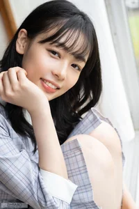 Radiant Summer Portraits: Ami Tokita in Graphis Gals With A Smile Part01 – A Stunning Collection of Japanese Lifestyle and Fashion Photography-2