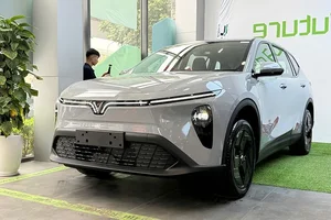 First Look at the New VinFast VF MPV 7: A Stylish and Versatile Electric Multi-Purpose Vehicle for Modern Families-11