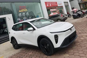 First Look at the New VinFast VF MPV 7: A Stylish and Versatile Electric Multi-Purpose Vehicle for Modern Families-9