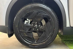 First Look at the New VinFast VF MPV 7: A Stylish and Versatile Electric Multi-Purpose Vehicle for Modern Families-3