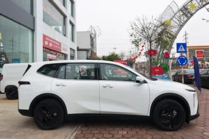 First Look at the New VinFast VF MPV 7: A Stylish and Versatile Electric Multi-Purpose Vehicle for Modern Families-8