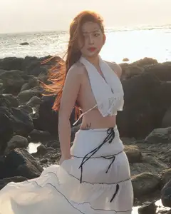 Wendy Nguyen Thanh Tuyen (FAPtv) flaunts captivating beauty and stunning figure by the sea-5