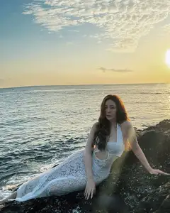 Wendy Nguyen Thanh Tuyen (FAPtv) flaunts captivating beauty and stunning figure by the sea-7