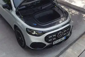 Discover the 2026 Mercedes-Benz GLB: A 7-Seater Electric SUV Conquering Snowy Peaks with an Impressive 630km Range.-3