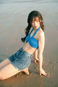 Zhu Shao Zi's Sunny Beach Escape: YiTuYu Vol.8763 Captures Summer Bliss-14