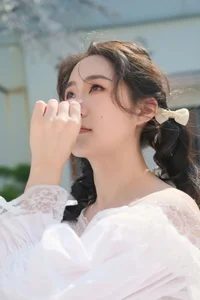 YiTuYu Art Language Vol.9220: Stunning Portrait Photography Featuring Nan Nan in a Vibrant Spring-Inspired Aesthetic Collection-6