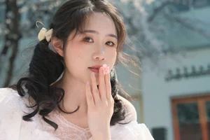 YiTuYu Art Language Vol.9220: Stunning Portrait Photography Featuring Nan Nan in a Vibrant Spring-Inspired Aesthetic Collection-2