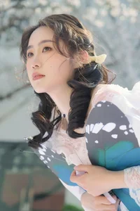 YiTuYu Art Language Vol.9220: Stunning Portrait Photography Featuring Nan Nan in a Vibrant Spring-Inspired Aesthetic Collection-0