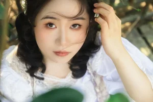 YiTuYu Art Language Vol.9220: Stunning Portrait Photography Featuring Nan Nan in a Vibrant Spring-Inspired Aesthetic Collection-4