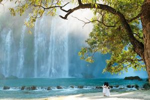 Ban Gioc Waterfall in Autumn Majestic Scenery Rushing White Waters Amidst Cao Bang Mountains-5