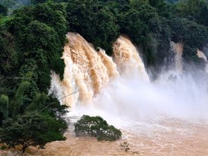 Ban Gioc Waterfall in Autumn Majestic Scenery Rushing White Waters Amidst Cao Bang Mountains-4