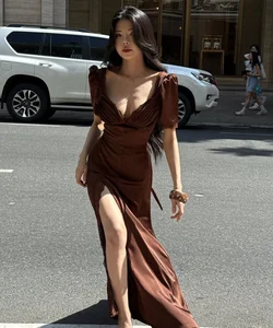 MC Mai Dora Radiates Natural Beauty in Elegant Street Style Look-9