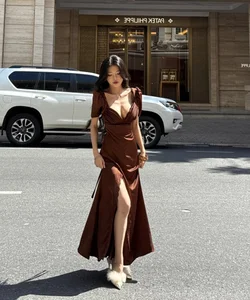 MC Mai Dora Radiates Natural Beauty in Elegant Street Style Look-4