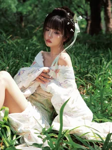 Elegant Outdoor Kimono Photography: Xiao Xin Yi Yi in YiTuYu Art Language Vol.9216 Aesthetic Portrait Collection-2