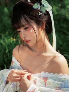 Elegant Outdoor Kimono Photography: Xiao Xin Yi Yi in YiTuYu Art Language Vol.9216 Aesthetic Portrait Collection-7