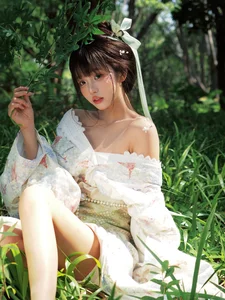 Elegant Outdoor Kimono Photography: Xiao Xin Yi Yi in YiTuYu Art Language Vol.9216 Aesthetic Portrait Collection-8