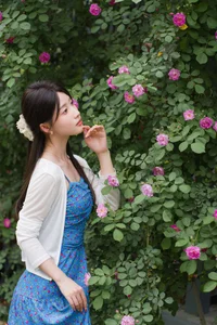 Elegant Portrait Photography: Zhi Zhi Wen in YiTuYu Art Language Vol.9158 – Romantic Aesthetic with Wild Roses and Vintage Charm-23