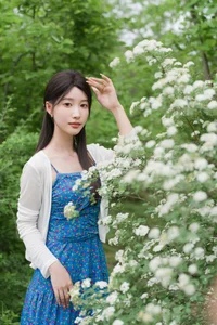 Elegant Portrait Photography: Zhi Zhi Wen in YiTuYu Art Language Vol.9158 – Romantic Aesthetic with Wild Roses and Vintage Charm-19
