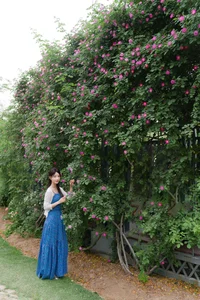 Elegant Portrait Photography: Zhi Zhi Wen in YiTuYu Art Language Vol.9158 – Romantic Aesthetic with Wild Roses and Vintage Charm-6
